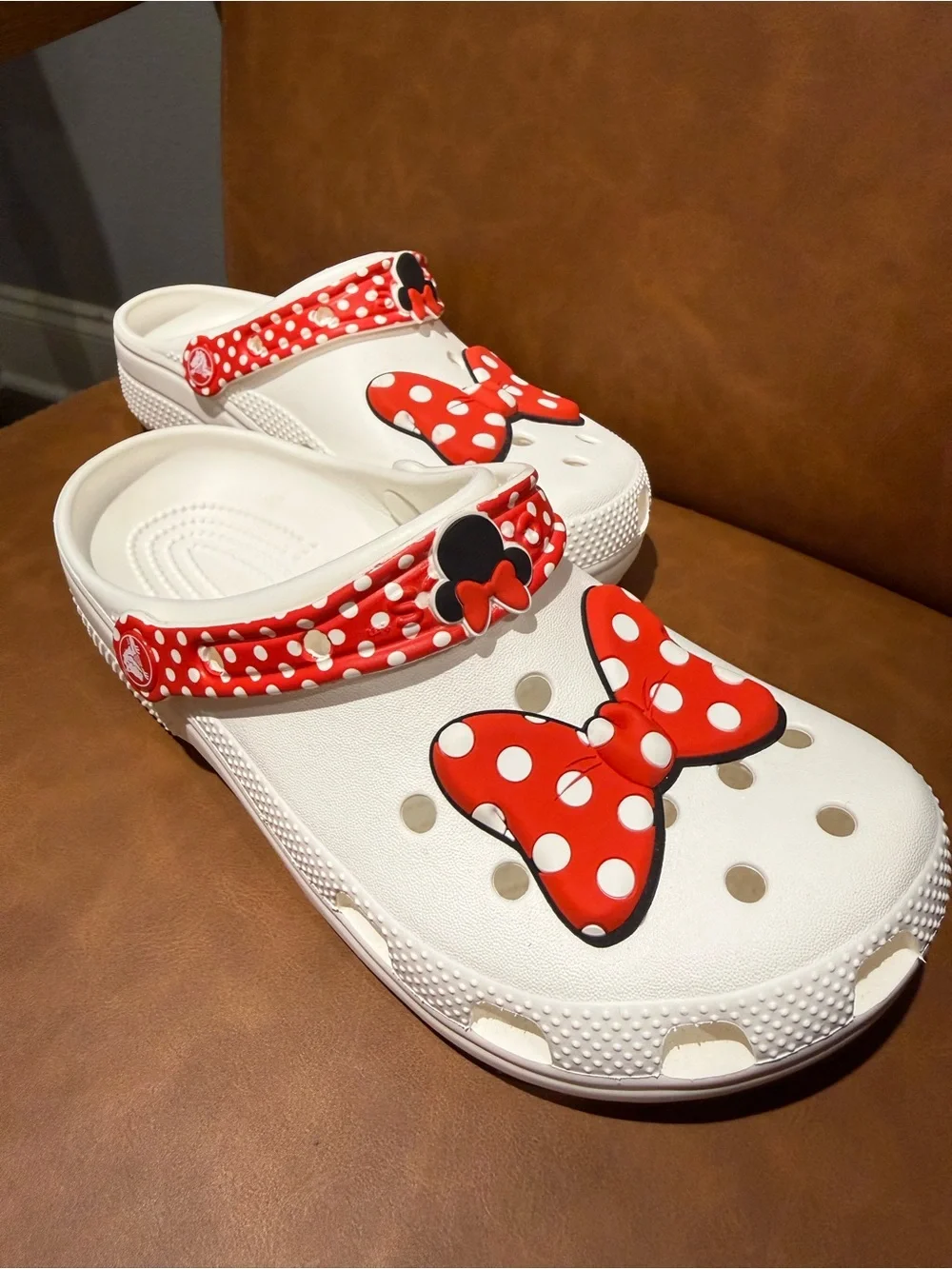 CROCS X Disney Minnie Mouse Junior Size Clogs w/Red Polka Dot Bow Accent - NWOT